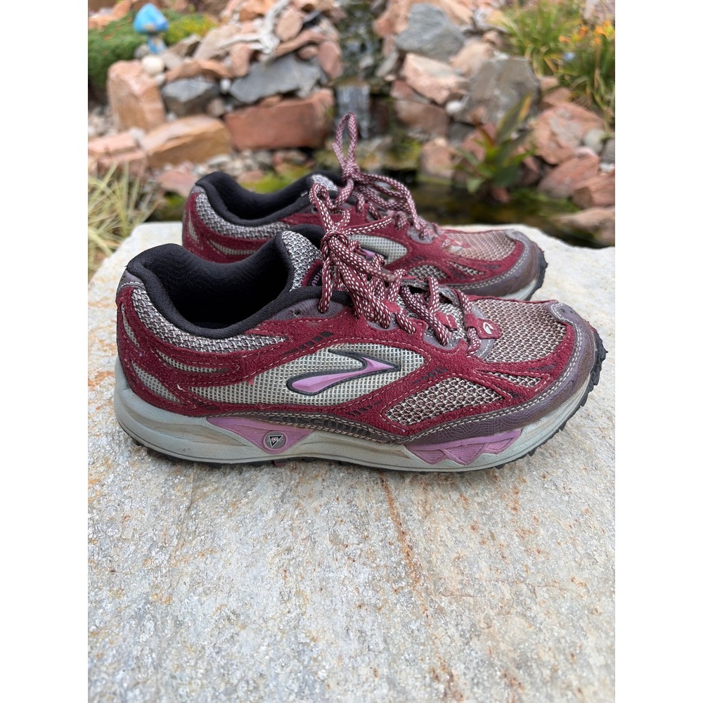 Brooks Cascadia Womens 7.5 Trail Running Shoes Burgundy Grey 1200701B659